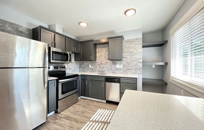 1 bed, 1 bath, 555 sqft, $1,295, Unit 44