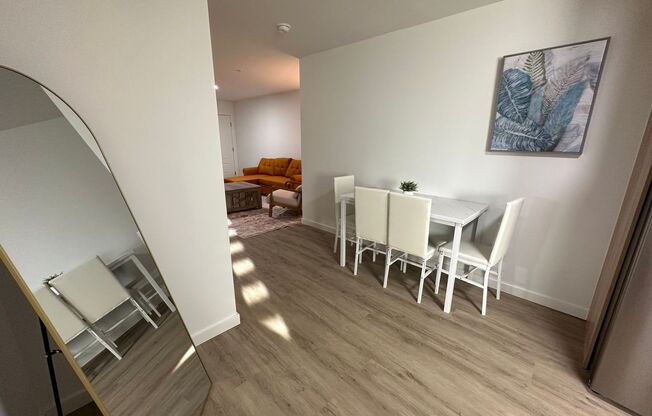 1577 N Fair Oaks