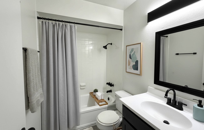 1 bed, 1 bath, 680 sqft, $1,345, Unit 28