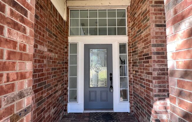 This two-story 3 bedroom and 2.5 bathroom home is for rent in a desirable neighborhood of Forrest Ridge Community in Round Rock Texas.
