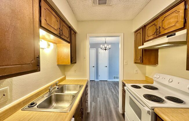 2 beds, 1 bath, 977 sqft, $995