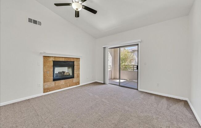 1 Bedroom Condo in Gated Community With Lots of Shopping Nearby