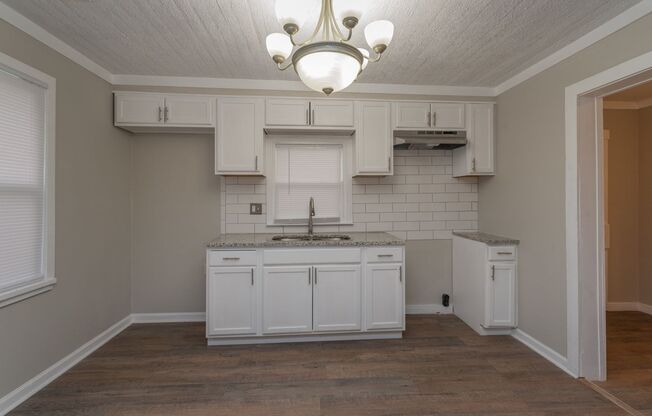 Updated 1 Bed/1 Bath Cottage in Harrisburg Neighborhood - Close to Downtown and Medical District