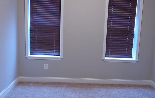 Ready to Move In 2 Bedroom near Ravens Stadium w/ Two Decks!