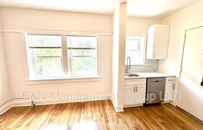 1065 W DAKIN