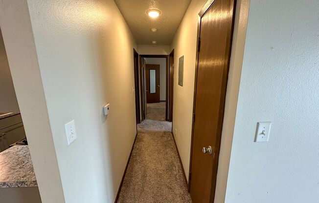 2 beds, 1 bath, $750