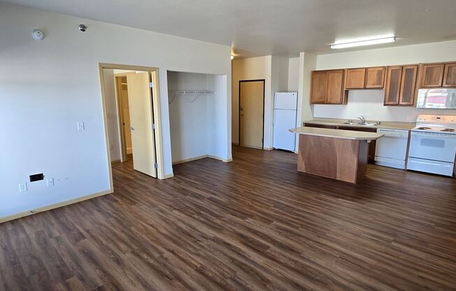 4 beds, 3 baths, $1,895, Unit 112