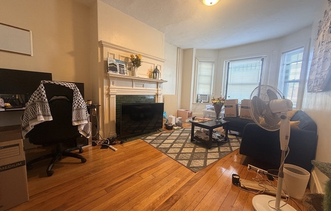 1 bed, 1 bath, 550 sqft, $2,400, Unit 6