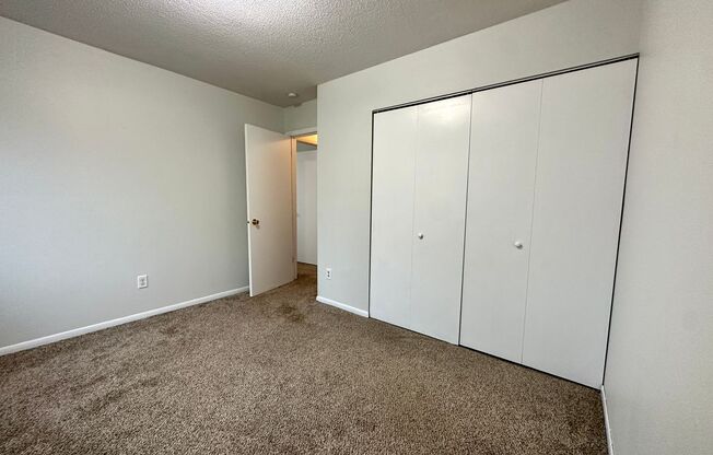 2 beds, 1 bath, 885 sqft, $1,299, Unit Unit 12