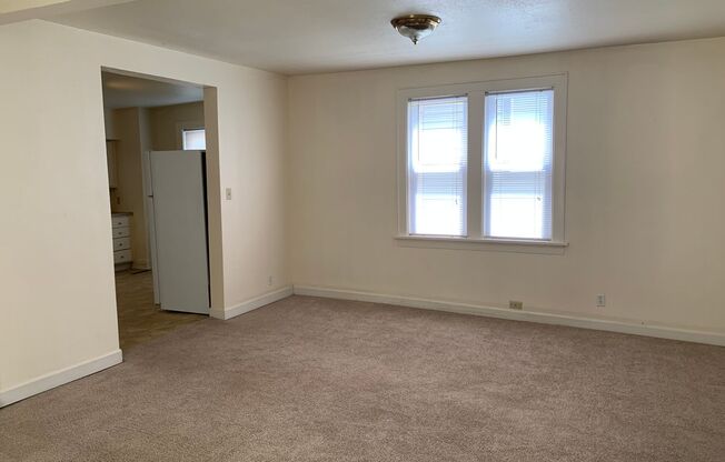 2 beds, 1 bath, $1,095, Unit 1512L