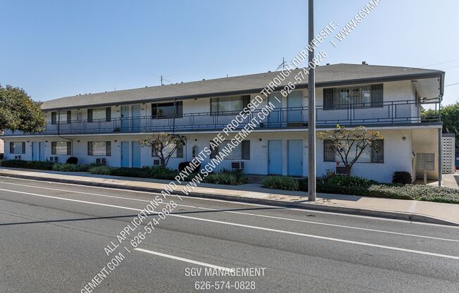 1 bed, 1 bath, 592 sqft, $1,750, Unit 368 1/2