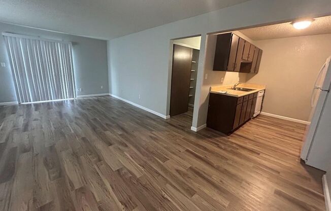 2 beds, 1.5 baths, 1,000 sqft, $975, Unit 1811-4