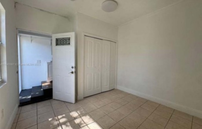 3340 NW 17 ST