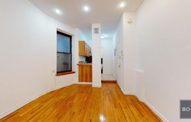 214 E 10 ST