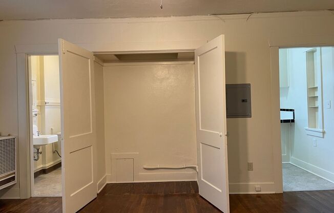 Studio, 1 bath, 380 sqft, $995, Unit 107