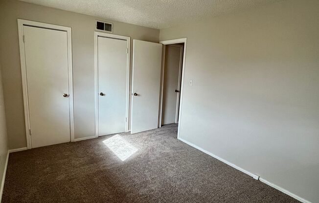 3 beds, 1 bath, $1,095