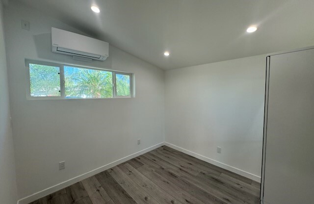 1 bed, 1 bath, 380 sqft, $2,350