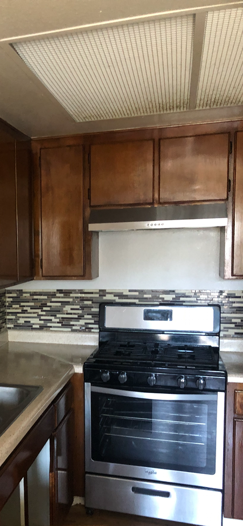 2 beds, 2 baths, 920 sqft, $2,700, Unit 2240-15