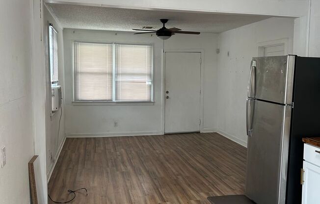 2 beds, 1 bath, $1,275