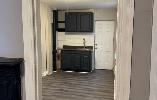 3 beds, 1 bath, $1,300