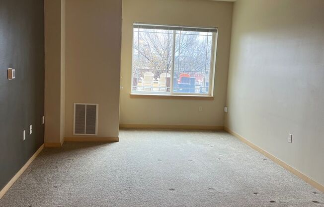 1 bed, 1 bath, 735 sqft, $1,175, Unit 206