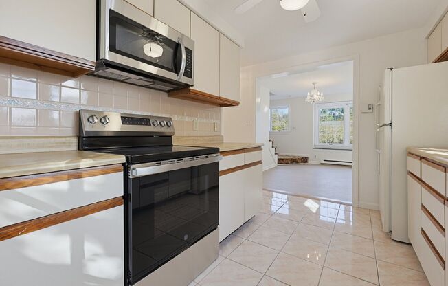 2 beds, 1.5 baths, 1,202 sqft, $2,800