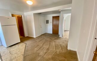 3 beds, 1 bath, $1,300, Unit 3