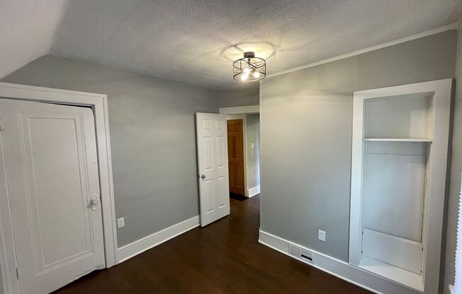 2 beds, 1 bath, $1,095, Unit 1702 1/2 Lake Ave