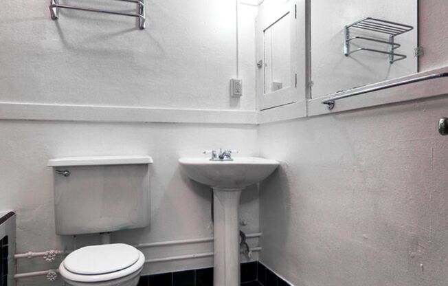 1 bed, 1 bath, 860 sqft, $1,700, Unit 01