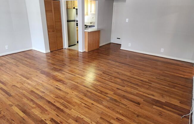2 beds, 1 bath, 897 sqft, $2,335, Unit B-07