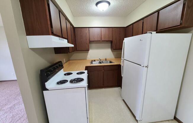 2 beds, 1 bath, 857 sqft, $650, Unit 7