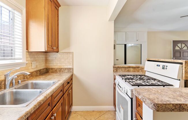 Studio, 1 bath, 335 sqft, $1,525, Unit A2