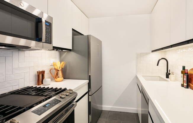 Studio, 1 bath, 482 sqft, $3,700, Unit 24A