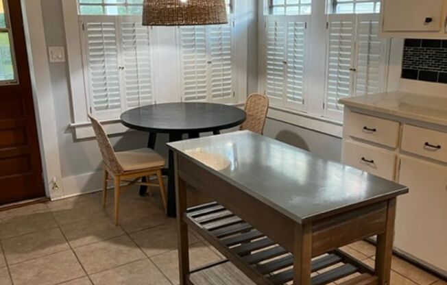 203 W Haya St - For Lease!