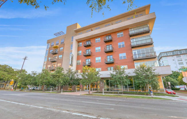 exterior uptown dallas apartments