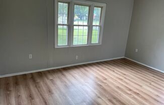 3 beds, 1 bath, $750