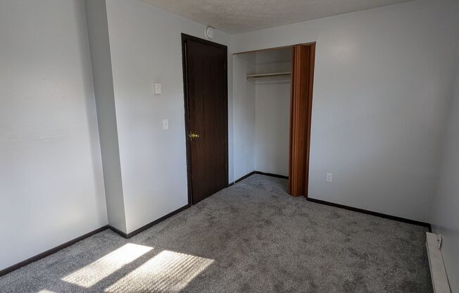 2 beds, 1 bath, $900