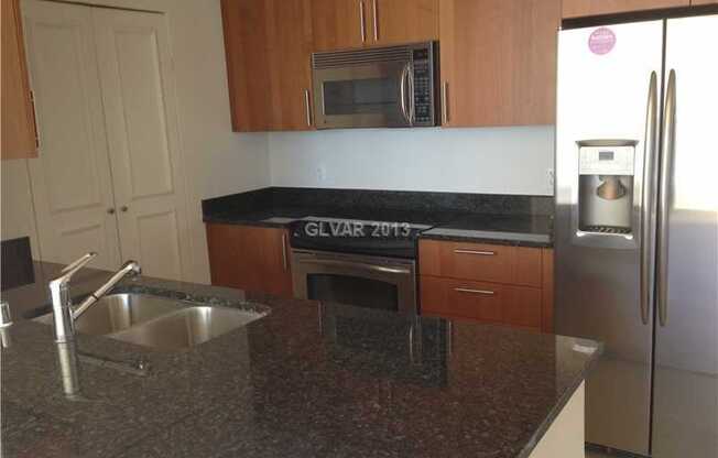 2 beds, 2 baths, $2,400, Unit Unit 3005