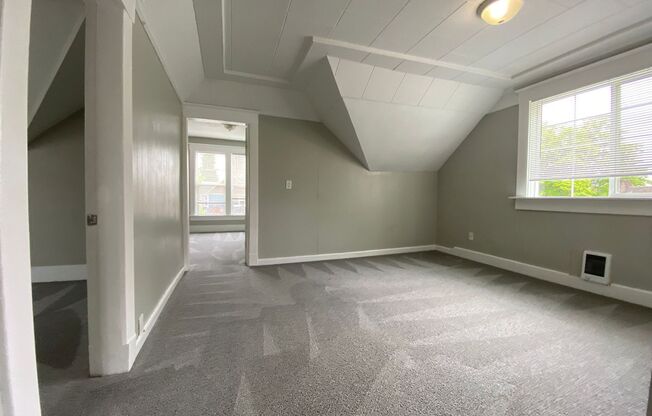 2 beds, 1 bath, 850 sqft, $1,325, Unit Unit 3