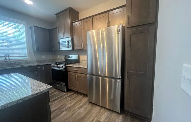 3 beds, 2 baths, 1,250 sqft, $1,805, Unit Lower ( 1 )