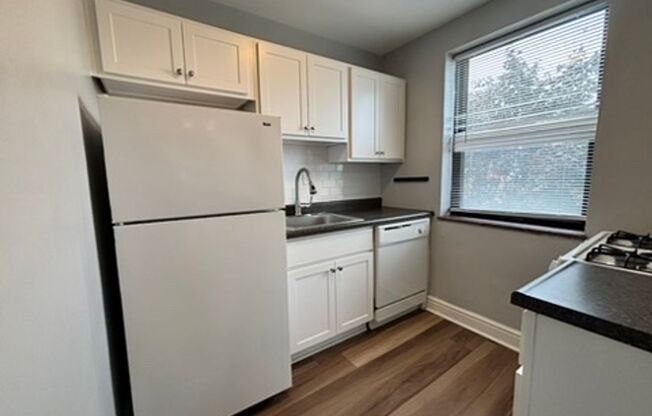3 beds, 1 bath, 1,000 sqft, $2,390, Unit 6236 Fifth Ave. #300A