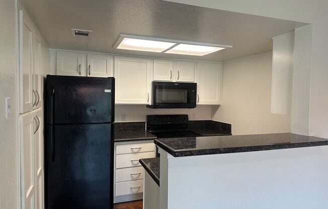 2 beds, 2 baths, 986 sqft, $2,640, Unit 12