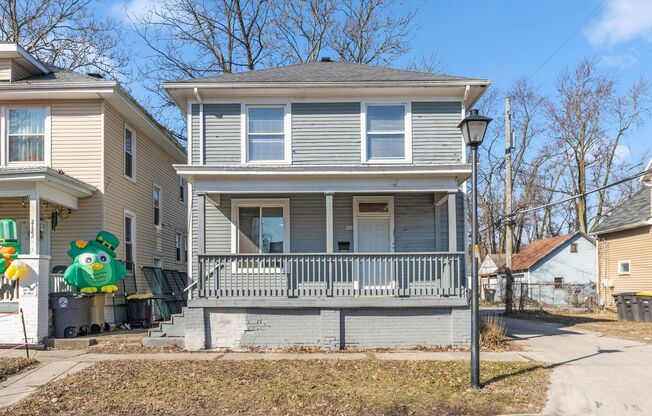 NEW LISTING! 4 BEDROOM HOME **2ND MONTH RENT FREE*