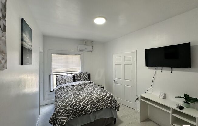 Studio, 1 bath, 300 sqft, $2,025, Unit 8