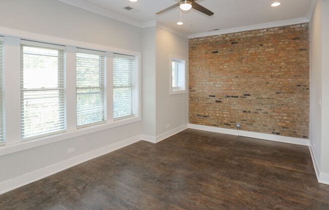 2 beds, 1 bath, 755 sqft, $3,100, Unit 3915-3S