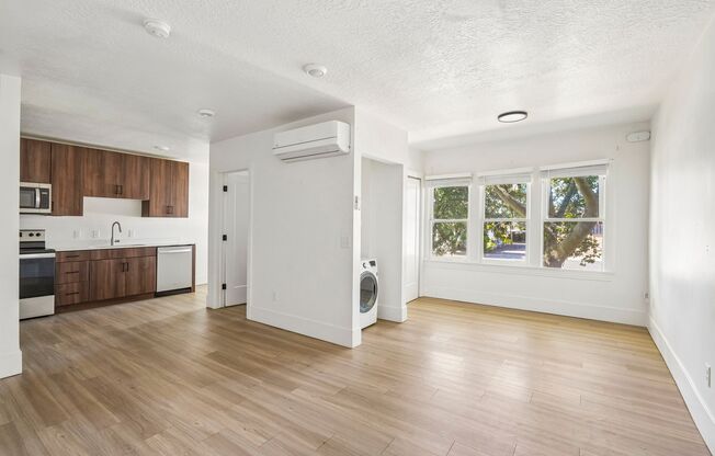 Studio, 1 bath, 275 sqft, $999, Unit 03