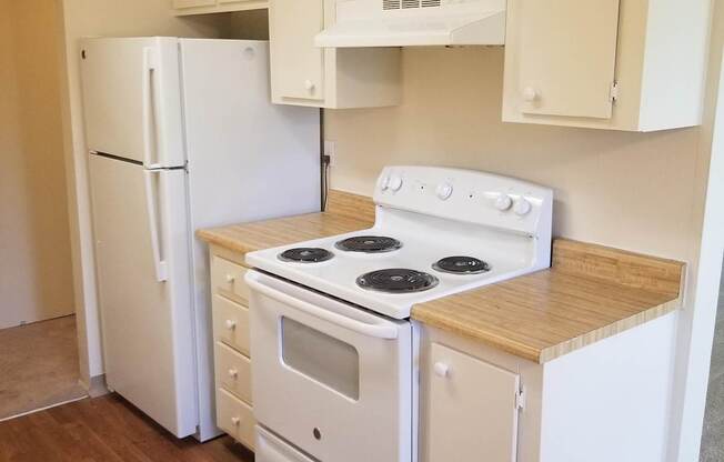 Welcome to Lakeside Apartment Homes