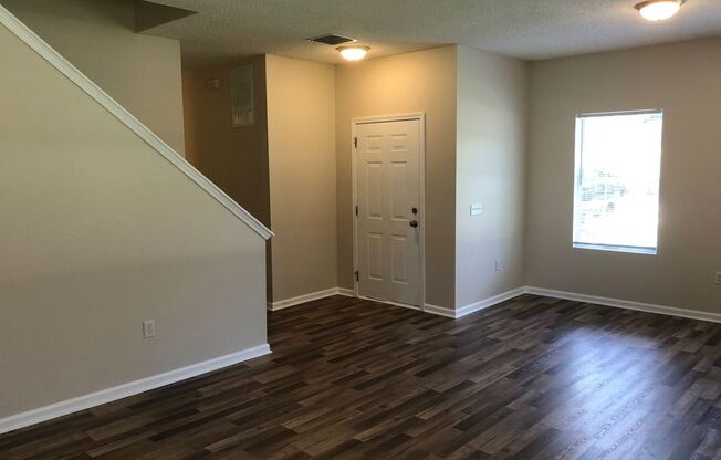 Large 5 Bedroom, 3 Bathroom Single Family Home