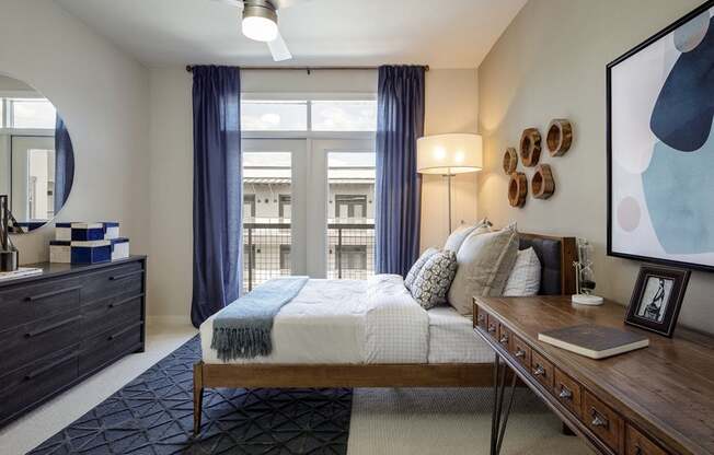 Live In Cozy Bedrooms at The Baldwin at St. Paul Square, San Antonio, TX