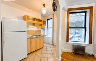 3 beds, 1 bath, $2,750, Unit 24